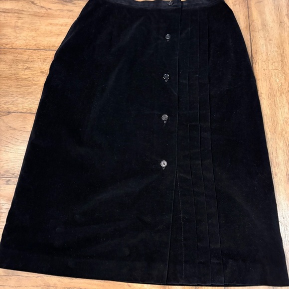 Vintage Jonathan Logan Black Velvet Button Front Skirt, size 13/14, Midi Chic - Picture 3 of 9
